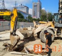 美女黄片靠逼视频高温下的坚守｜道路建设者用汗水铺就畅通路